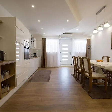 Ten Apartament *