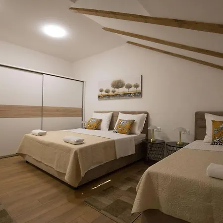 Ten Apartament *